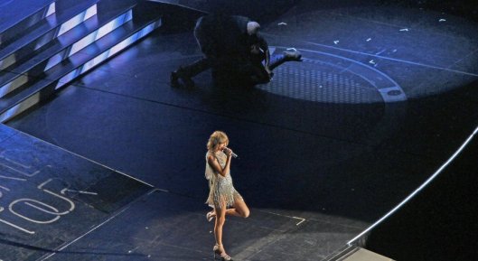 Security Guard, Taylor Swift, Broken Ribs