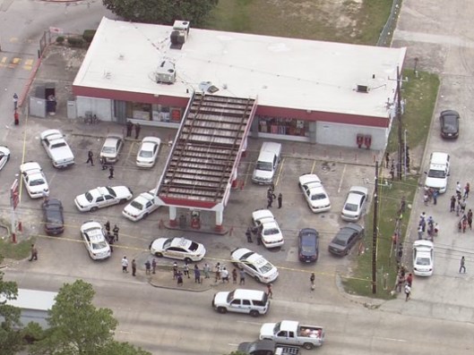 Security guard shoots suspect at N. Harris County gas station, 